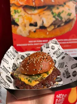 Battle of the Burger, Wylam Brewery📍  If you’re planning on visiting this weekend, you’re in for a treat! After trying 7 of the various options our winners were: DOSA KITCHEN  Flame Grilled Western Ghats chicken 48 HOUR MARINATED GRILLED CHICKEN BREAST WITH HOMEMADE WILD TAMARIND & COCONUT GLAZE, LATCHA SLAW, ON A TOASTED BRIOCHE BUN DAKWALA Smashed Seekh Kebab Burger JUICY SMASHED CHICKEN SEEKH KEBAB WITH SPICES, MINT AND FRESH HERBS. TOPPED WITH CHEESE, GRILLED ONIONS, AND KEBAB MAYO But if you’re anything like us and need to finish on a sweet treat, Aidan’s cinny buns are the BEST! We chose the toffee apple crumble cinny bun and it hit every spot🤩 @Dakwala bombay canteen  @Friez&Burgz  @Aidan’s Kitchen @scrannersarms  @FoodBattles 