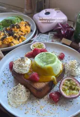 A short, aesthetic clip showcasing a French toast dish topped with matcha panna cotta, mango coulis, and fresh fruit at Urban Pantry in Chiswick.