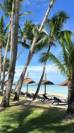 Mauritius is truly one of the most beautiful islands to visit 🇲🇺🌴 🏝️ Stay at: @sugarbeachmauritius & @longbeachmauritius  🐬 Visit: Île aux Cerfs, Gabriel Island, Port Louis Market 🥥 Eat: See the next reel 😉 Save for inspo for your next trip to Mauritius! ☀️🐚 #mauritius #visitmauritius #îlemaurice #2026travel 