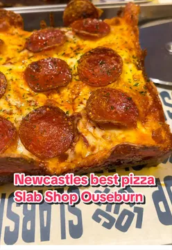 NEWCASTLES MUST VISIT HIDDEN PIZZA SPOT + BAR 🍕  AD | Did you know that inside the amazing @Lockup you’ll find @detroitslabshop serving up their signature Detroit style pizza slabs?  I’m gonna start by saying this is maybe the best pizza we’ve ever had.  Springy, aerated biga dough bases with crispy, caramelised frico crown edges, piled high with flavour. It is REALLY good pizza. Super thick but light and bursting with flavour.  Lockup is such a cool venue, think mood lighting, an open terrace overlooking the ouseburn and curated cocktails… the perfect pairing for huge pizza slabs 💘 They come in two sizes, 6x6 or 10x8… they are massive. Such incredible value for money, I struggled to even finish a 6x6! Prices from just 7 quid!  We recommend: 🌶️ Signature pepperoni, jalapeño, chilli caramel and Parmesan  🐔 Get clucked with crispy chicken, garlic and herbs  🐷 Double down with double pepperoni and pepperoni crust  🍷 The house red is 10/10 ✅ Get the pepperoni mayo!!!!!  Incredible vibes and an incredible venue.  📍 8 Maling St, Byker, Newcastle upon Tyne NE6 1LP #eatnewcastle #newcastlefoodies #newcastle #newcastleupontyne #newcastlefood must try pizza Newcastle cocktails ouseburn fyp @Posh Cockney 