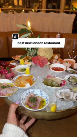 my new favourite restaurant in London - you’ll find me here all summer long with these seafood platters of dreams. It’s hard to find genuinely good sea food in London and this spot is impeccable plus fit for royalty, I love that the late queen was born in this venue and I have no words for how perfectly chic the decor is. Head here for date night or with the girls, it’s like the most perfectly curated fairytale restaurant and it’s definitely my new favourite spot in London 📍 Lilibet’s Mayfair #mayfair #newinlondon #londonfood #londonrestaurants #londonrestaurantguide London food guide - where to eat in London - where the girls are heading in London - where to go in London - where the girls in London are going - it girl London food - it girl London spots - Mayfair restaurants 